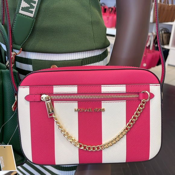 MICHAEL KORS
Jet Set Large EW Zip Chain XBody Saffiano Leather Crossbody Bag
NWT - Picture 16 of 16